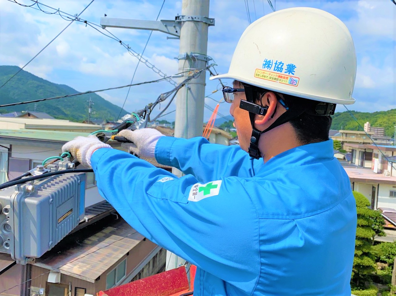 電気工事作業風景