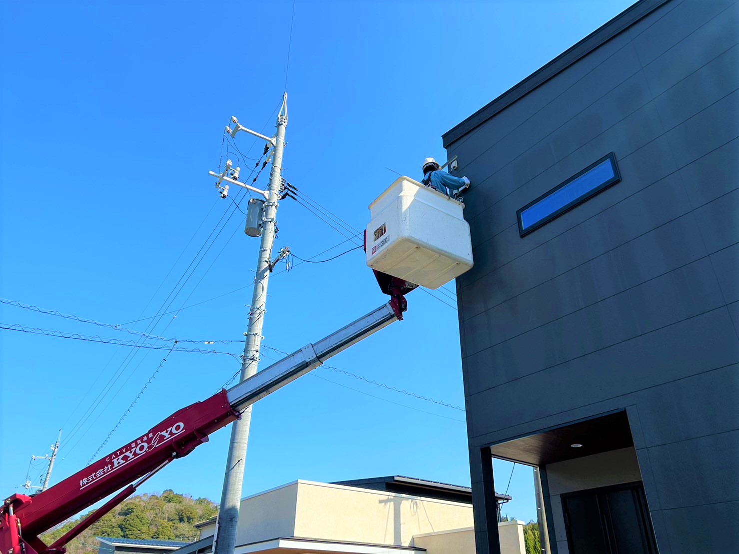 電気工事作業風景