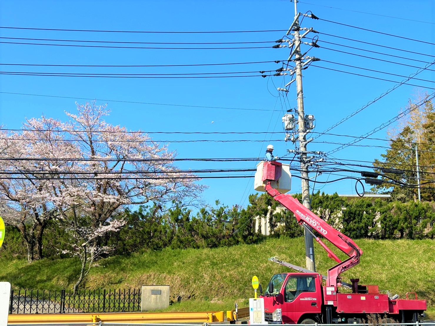 電気工事作業風景